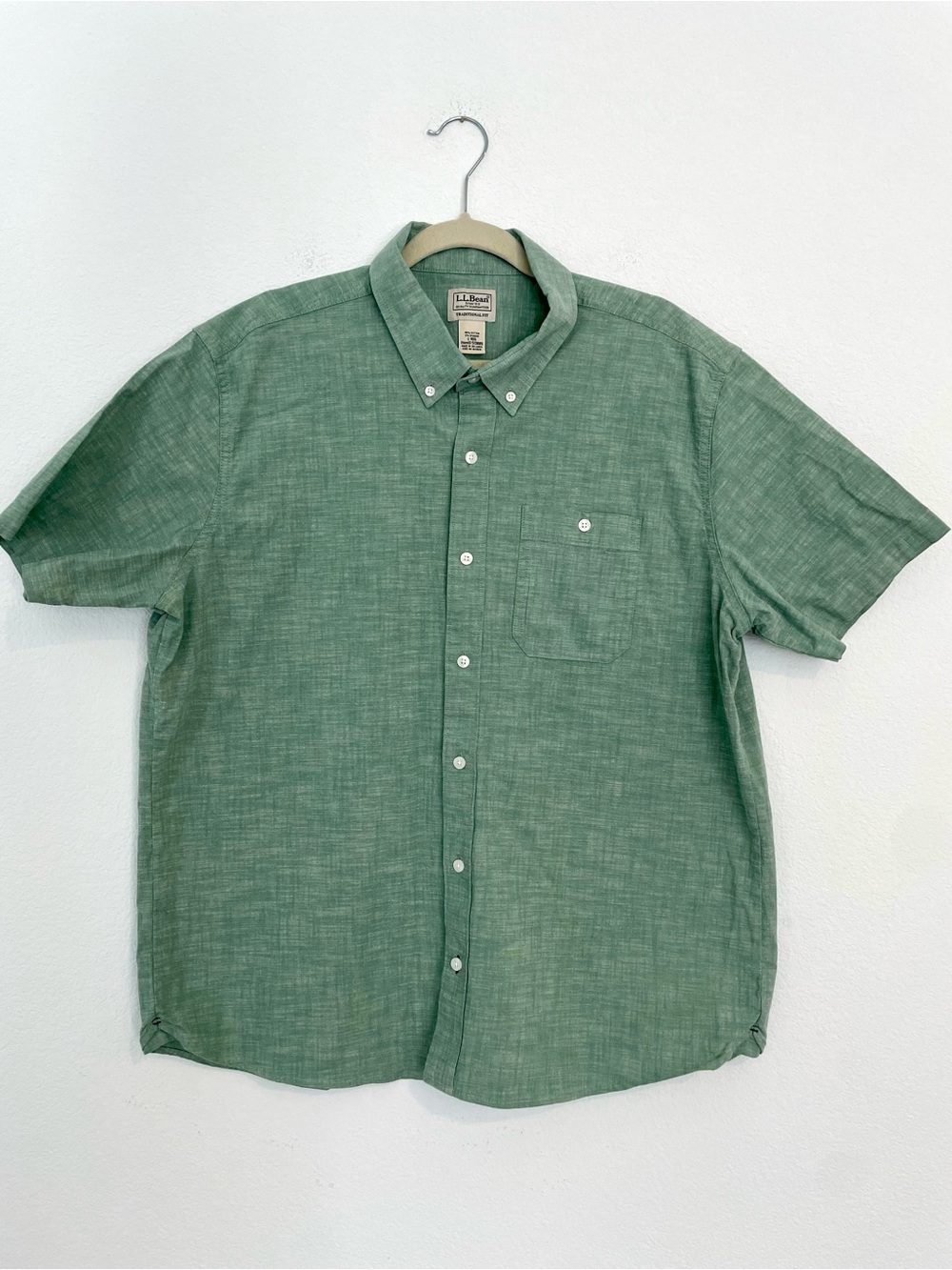 L.L. Bean Traditional Fit Men's Short-Sleeve Button-Down Shirt in Sage Green
